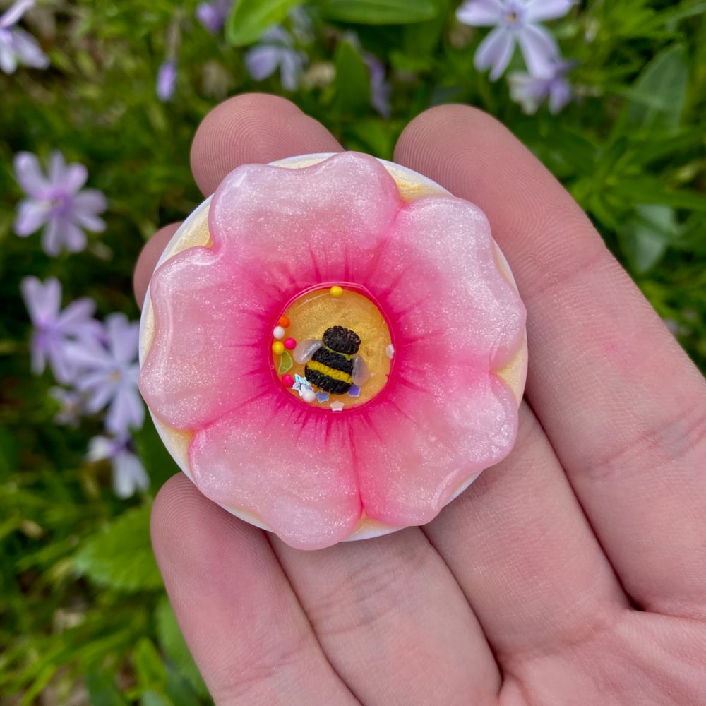 Image of Bumblebee Blossom Phone Grip Shaker