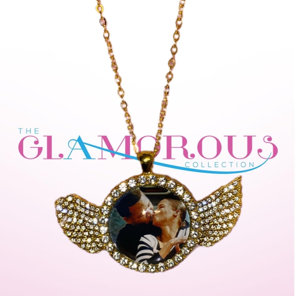 Photo pendent with wing