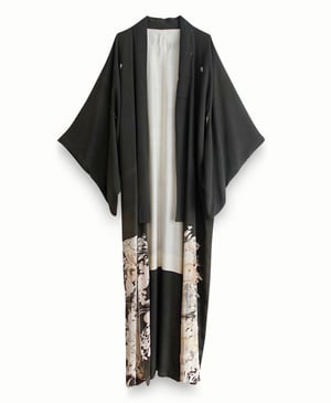 Image of Sort Silke kimono med peoner og vandfald mm.