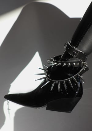 Image of MADE TO ORDER - HEAVY SPIKED BOOTSTRAPS IN SHINY PVC (One Size)