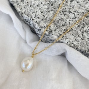 Image of GOLD PEARL NECKLACE