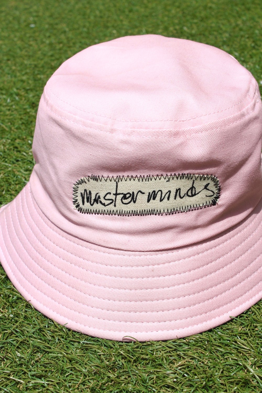 masterminds bucket hat in pink 
