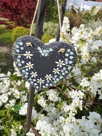 Image 3 of Daisy and forget-me-not slate heart