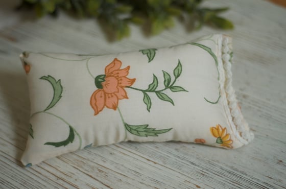 Image of Lia ( Floral pillow)