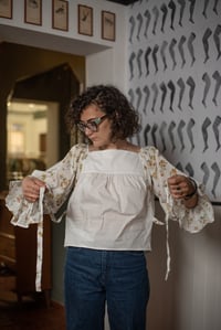 Image 2 of PREORDER Olga bianco Fiori&Rilievi