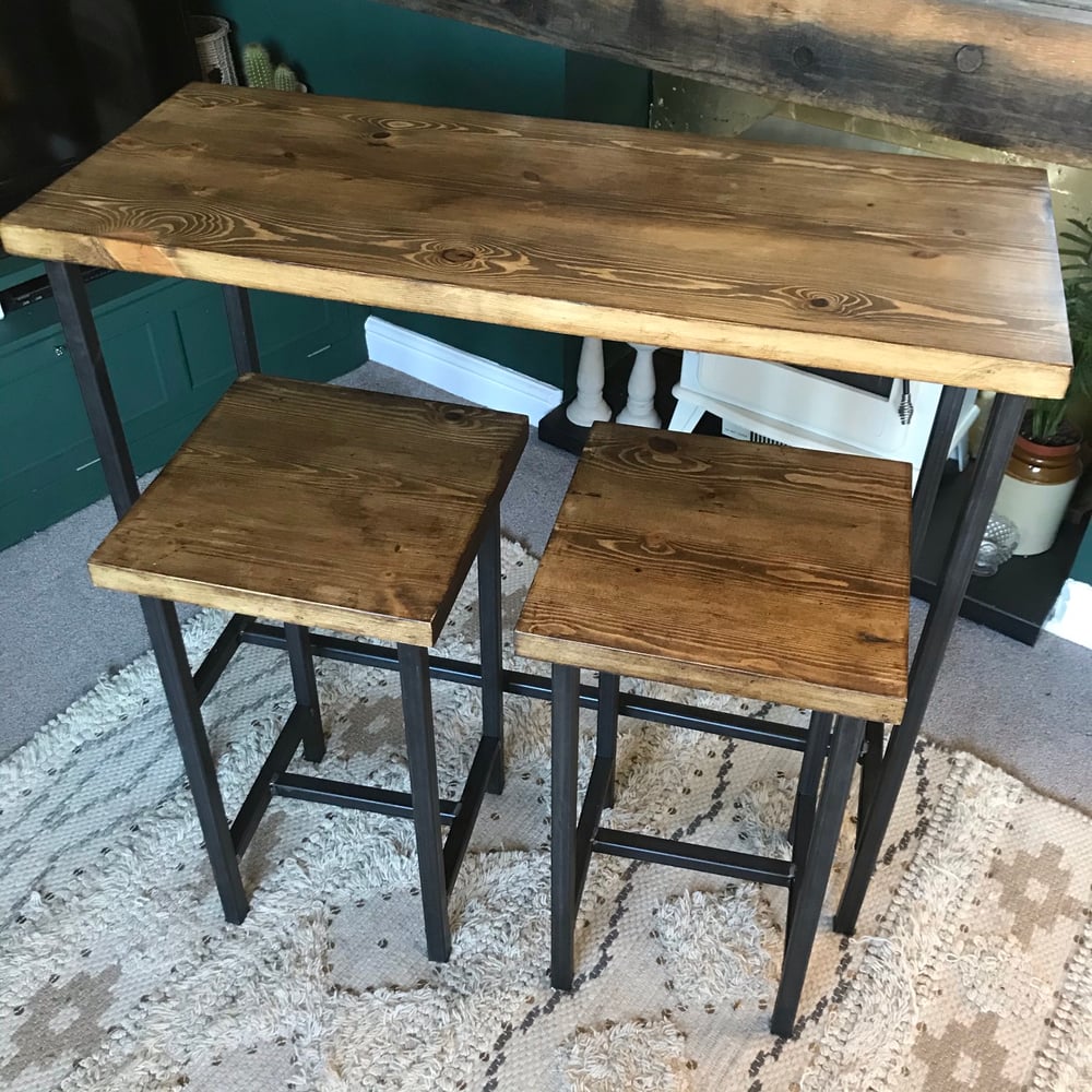 Industrial freestanding bar table with stools