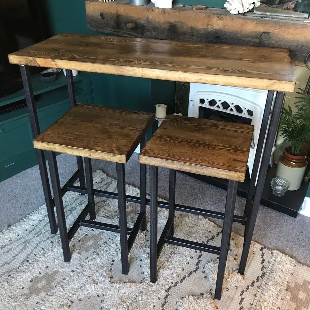 Industrial freestanding bar table with stools