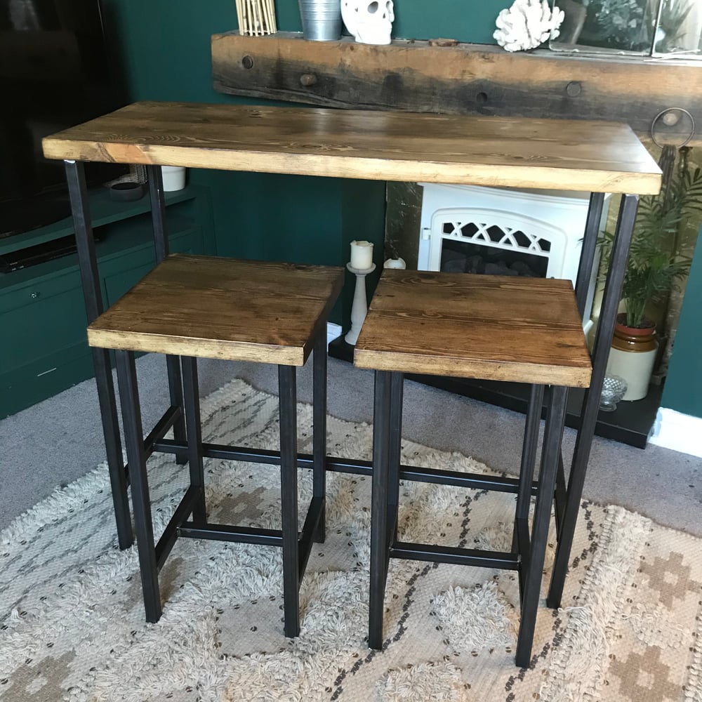 Industrial freestanding bar table with stools