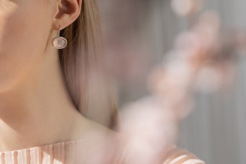 Image of "Bird / Morning" silver earrings with rose quartz · 鳥 朝 · 