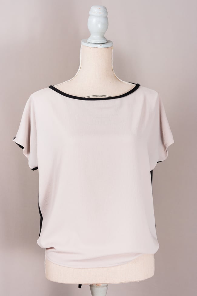 Top bicolore, noué dans le dos