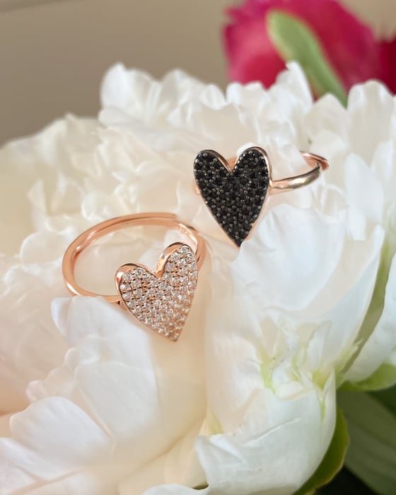 Image of ANELLO CUORE ZIRCONI BIANCHI O NERI