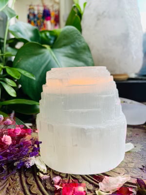 Image of Selenite t-light holder