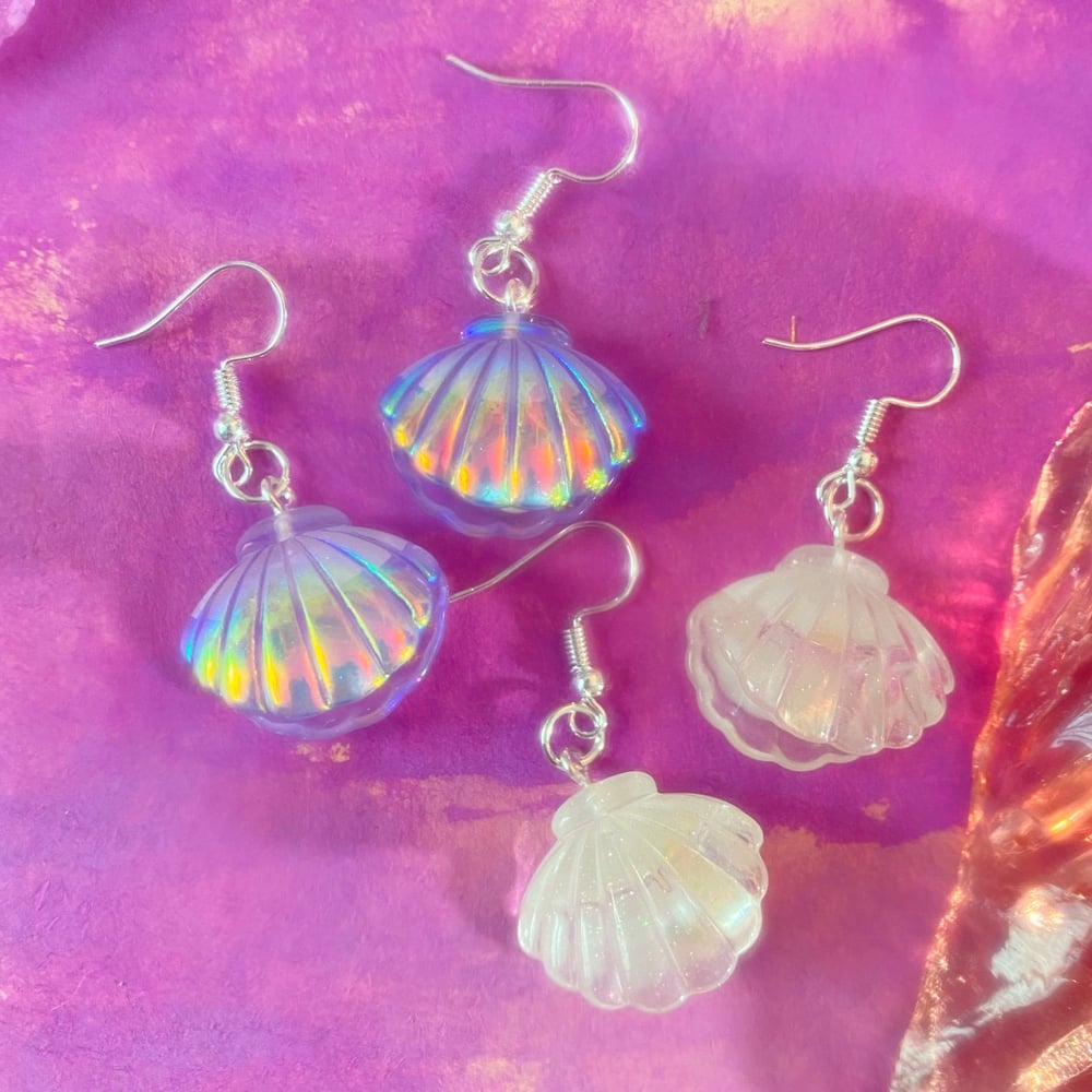 Image of MERMAID’S FAVE SHELL EARRINGS