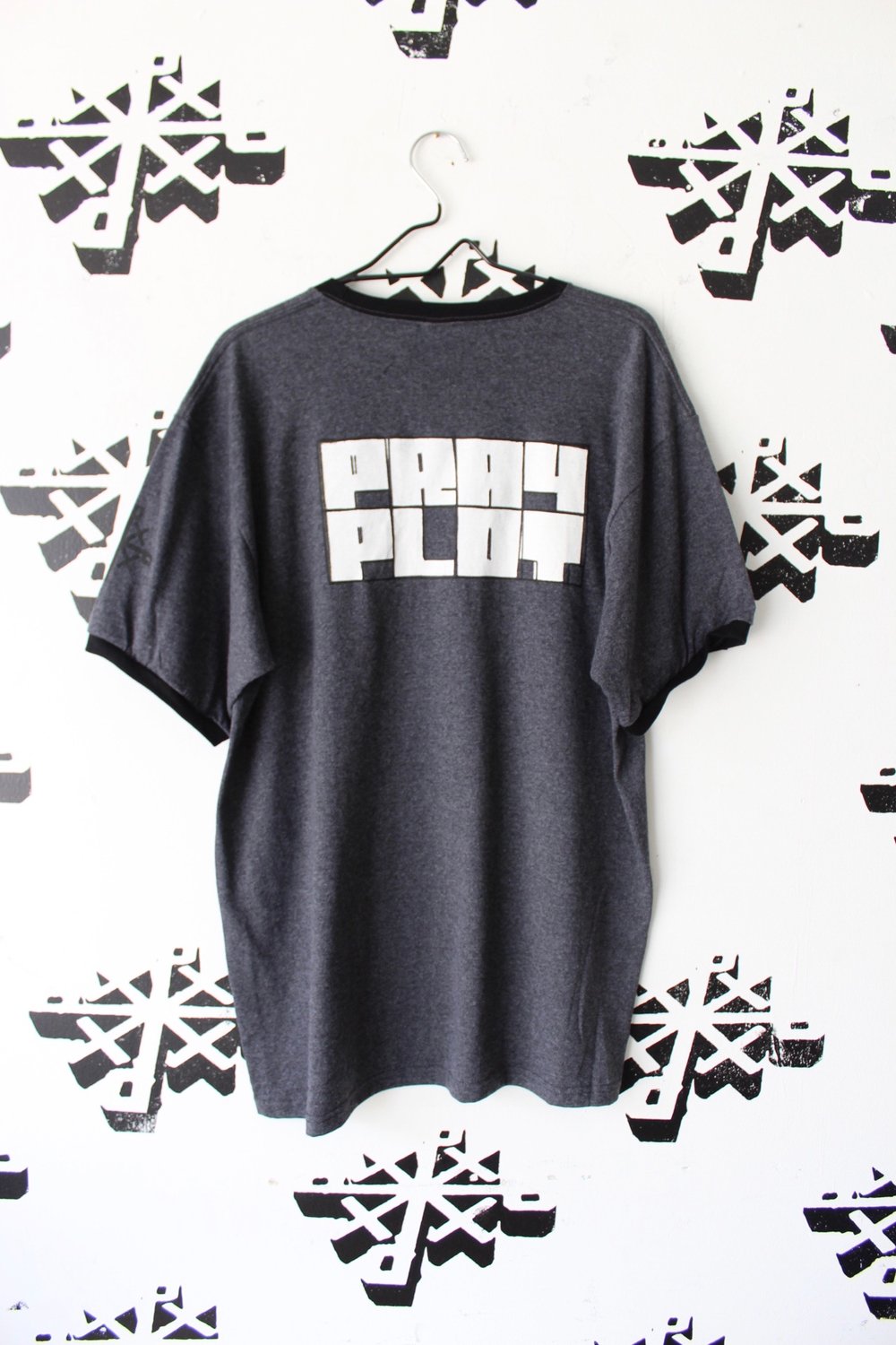 remixed bricks ringer tee in gray/black