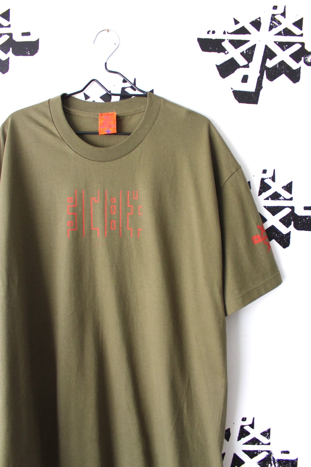straighten up tee in army green