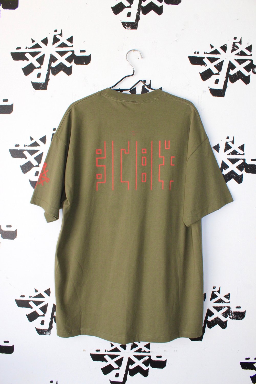 straighten up tee in army green
