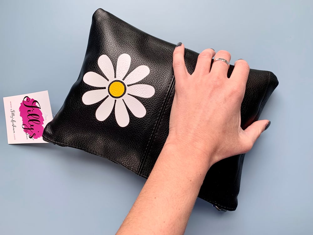 Jilly’s clutch bag - oops a daisy