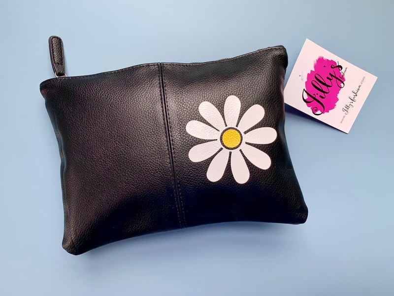 Oops a deals daisy purse