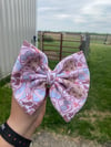 Howdy Cattle Tag Bow