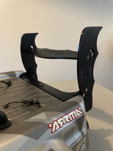 Skookum RC Ala Posteriore Regolabile 'Pipistrello' Per Arrma Infraction V1 V2 – Nero