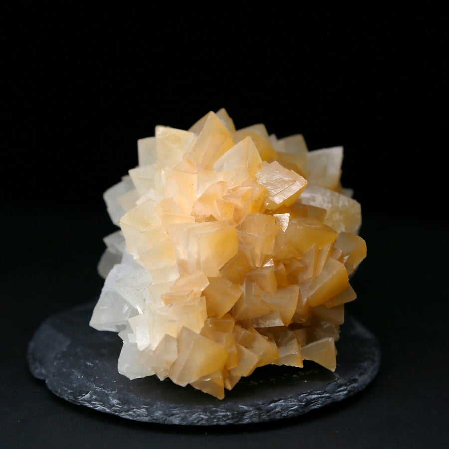 Image of 漸色澄花 ｜ calcite