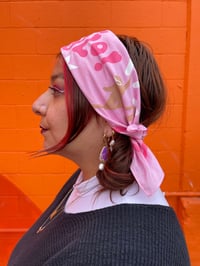Image 3 of Chloé Dukes "Solo el pueblo salva al pueblo" Bandana