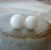 Image of white studs - round