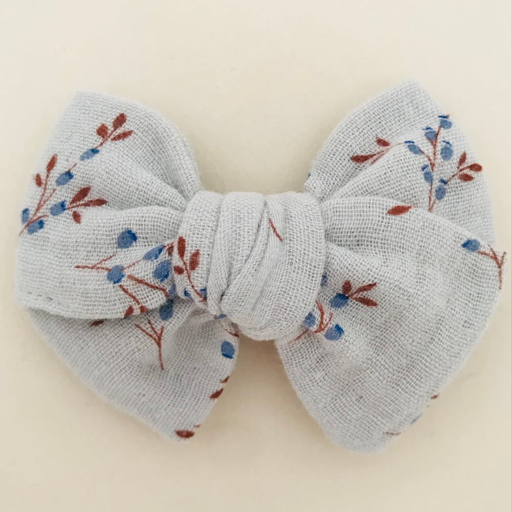 Image of Barrette double gaze bleue fleurie