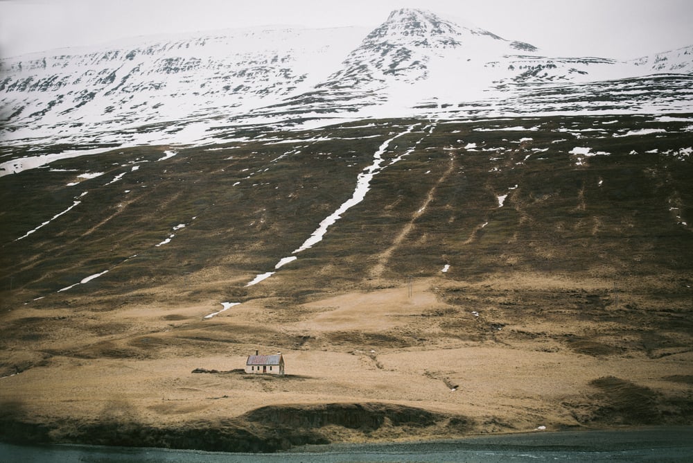 Image of tapað og fundið - lone house