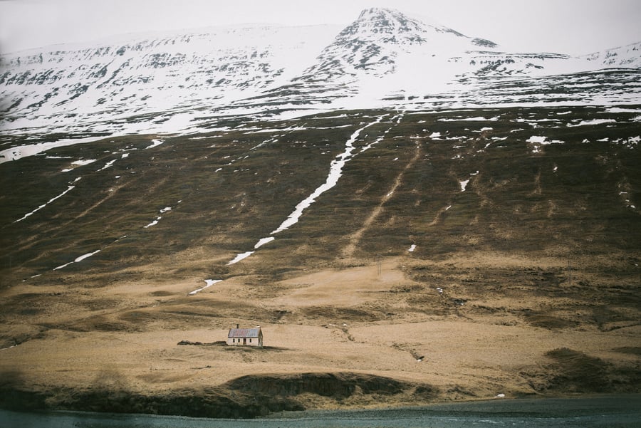 Image of tapað og fundið - lone house