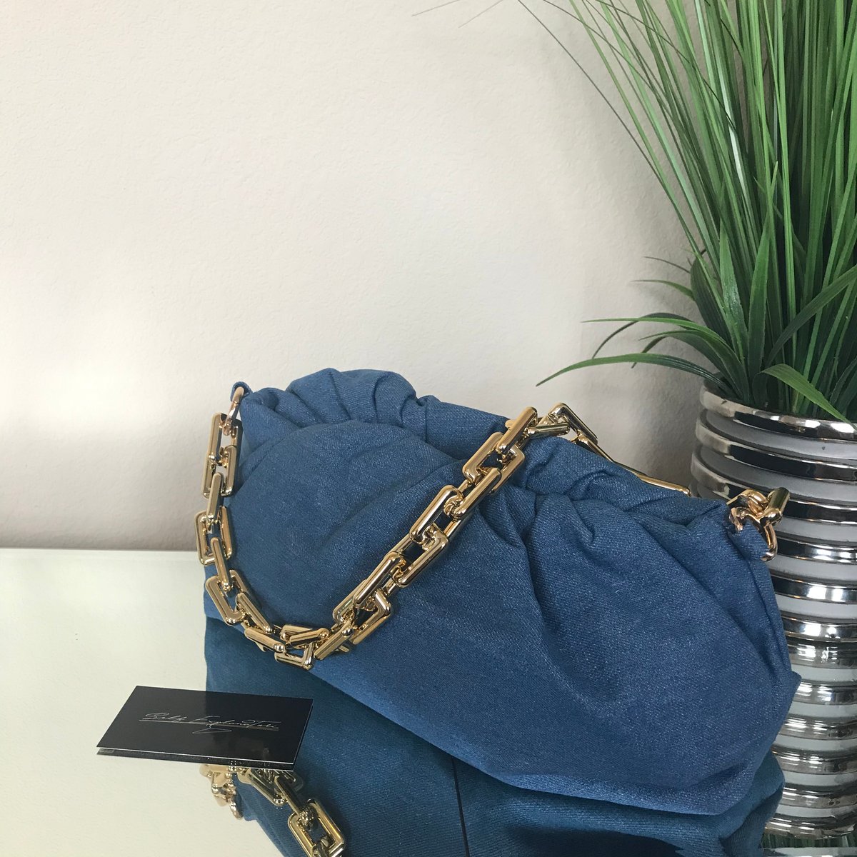Clouded Clutch