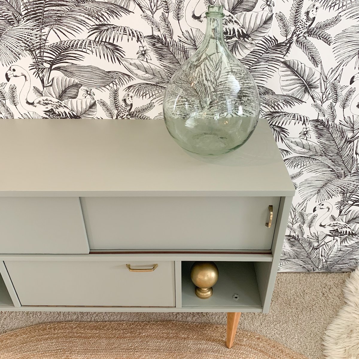 Image of VENDUE/SOLD OUT Console Flamingo