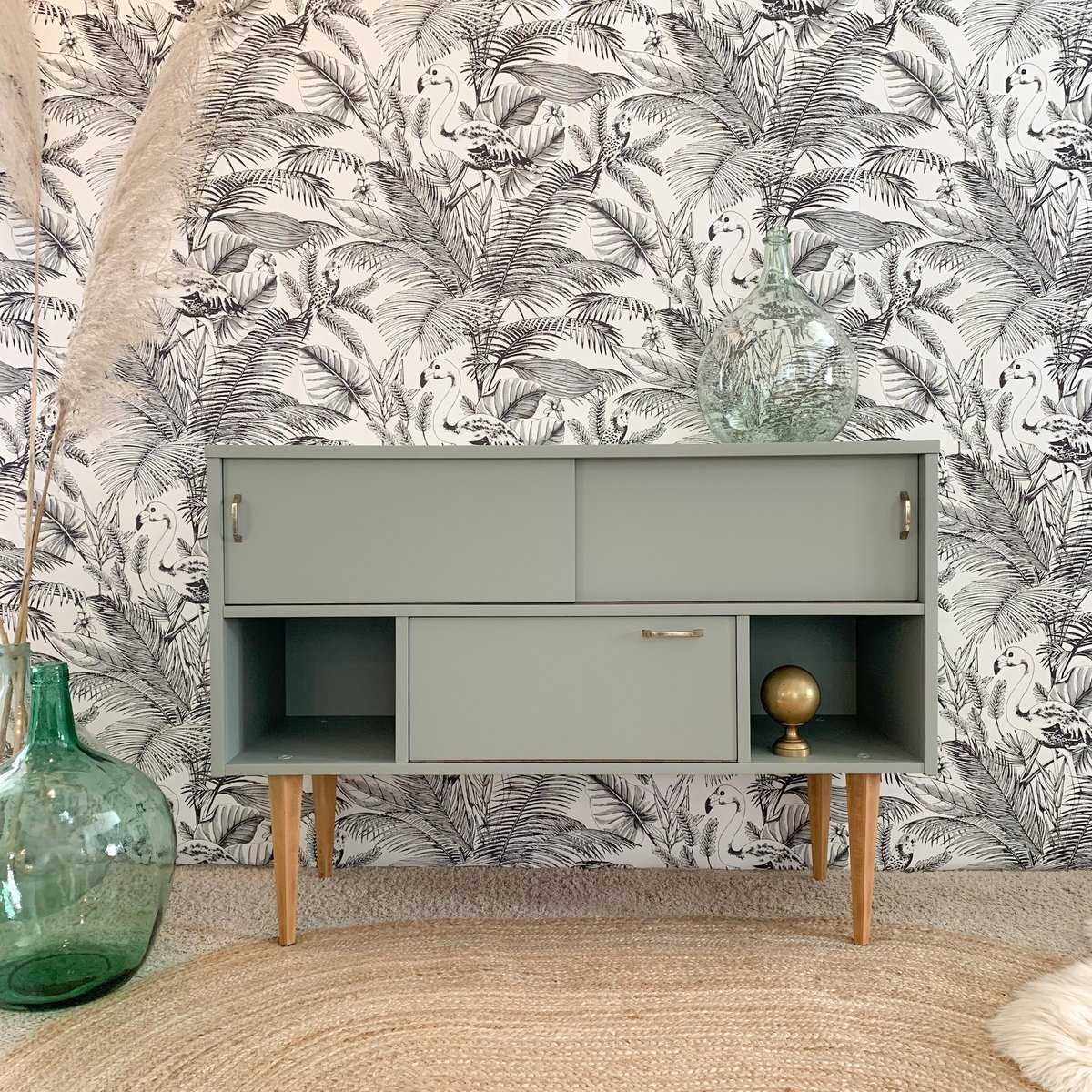 Image of VENDUE/SOLD OUT Console Flamingo