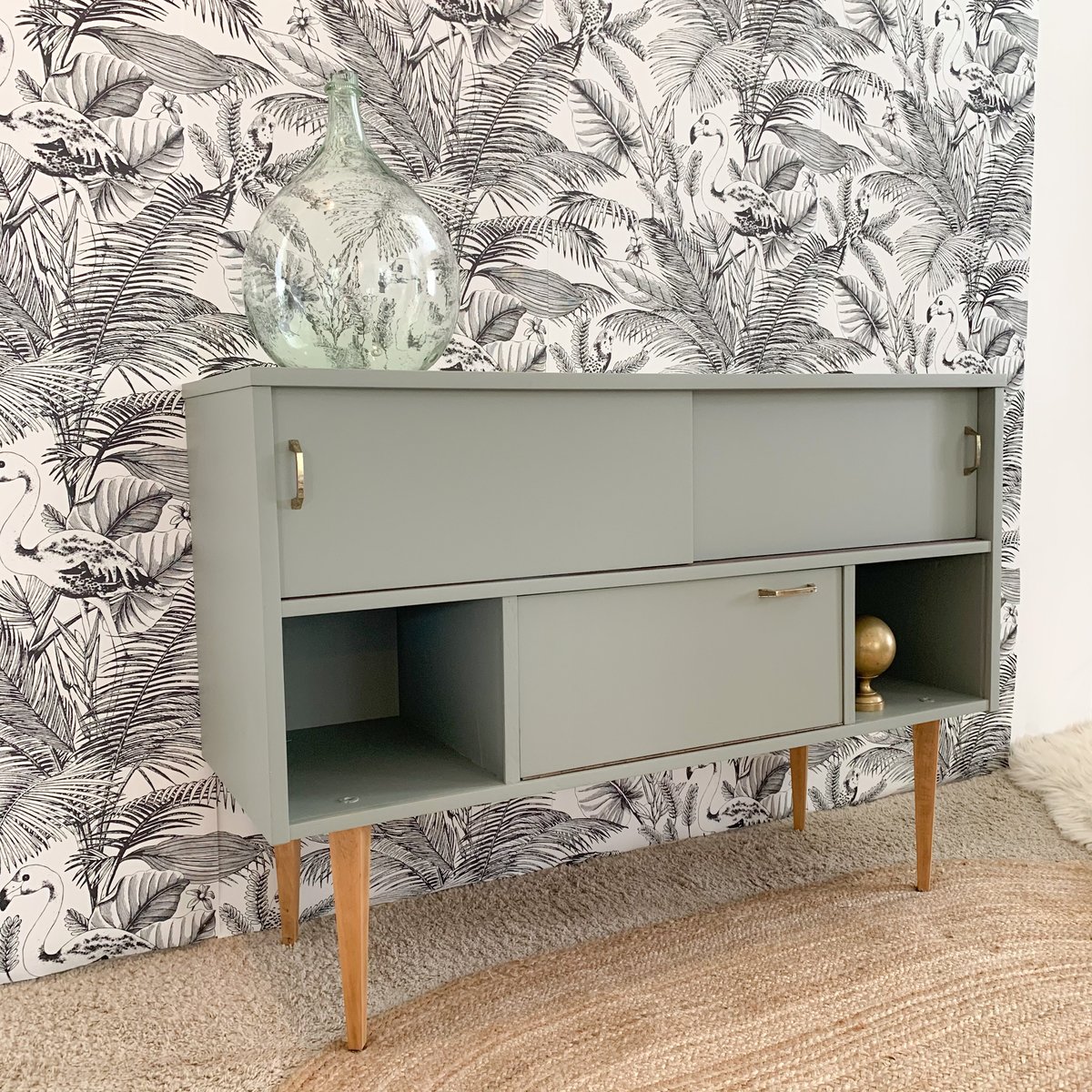 Image of VENDUE/SOLD OUT Console Flamingo