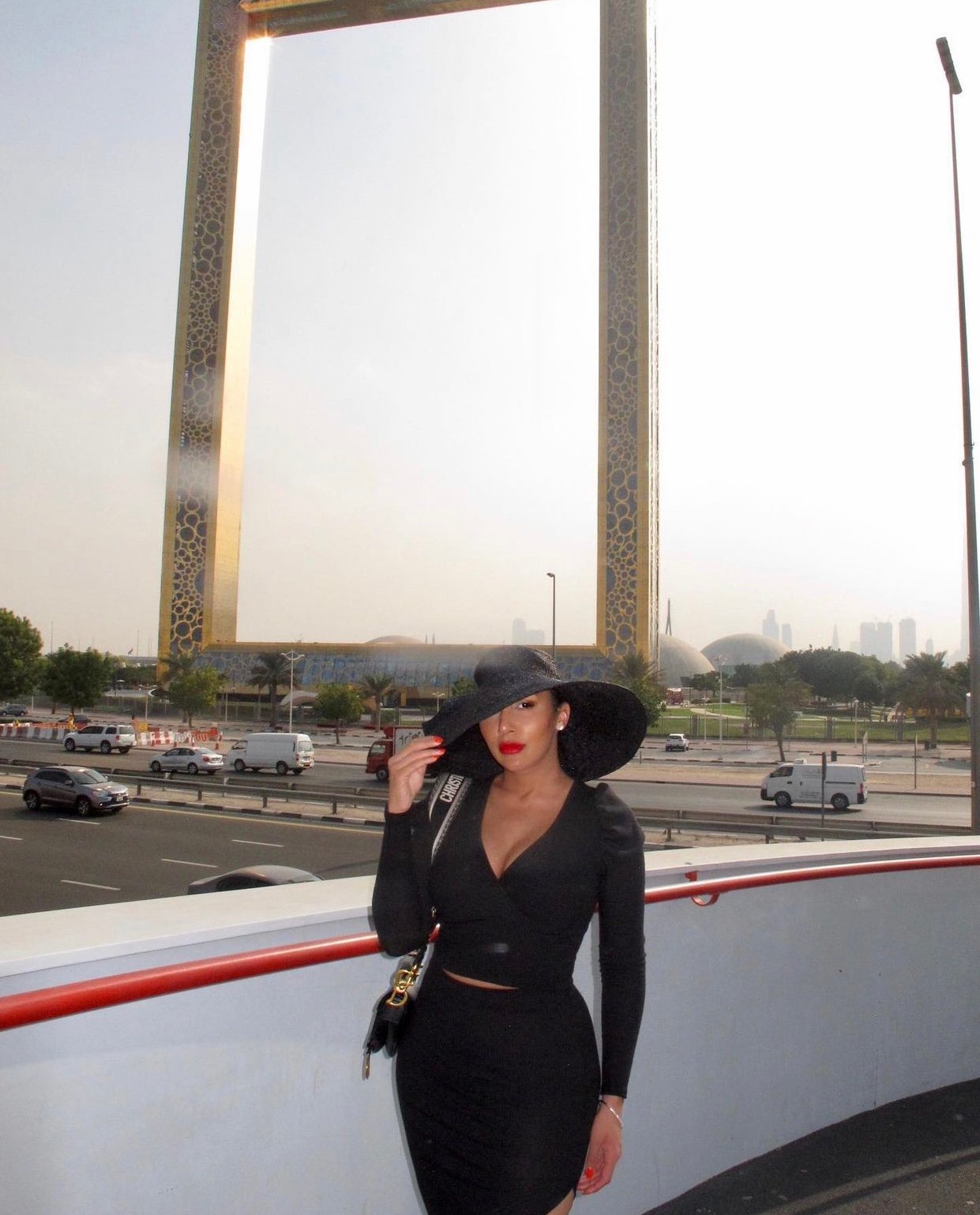 Image of BLACK RIBBED 2-PIECE SET WITH SLIT & PUFF SHOULDERS (SMALL)