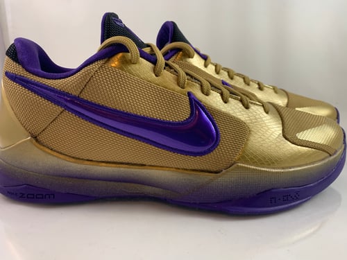 Image of Undefeated x Nike Kobe V "Hall of Fame" DA6809-700