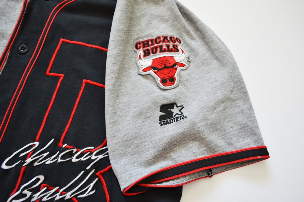 Image of Vintage 1990's Chicago Bulls Starter Colorblock Baseball Jersey Sz.XL