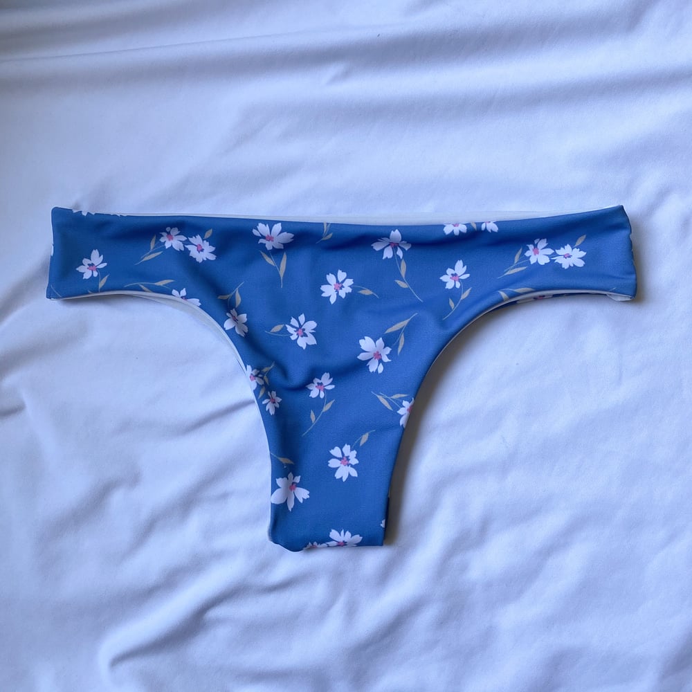 Image of LULU SAMPLE : FALLING FLOWERS  