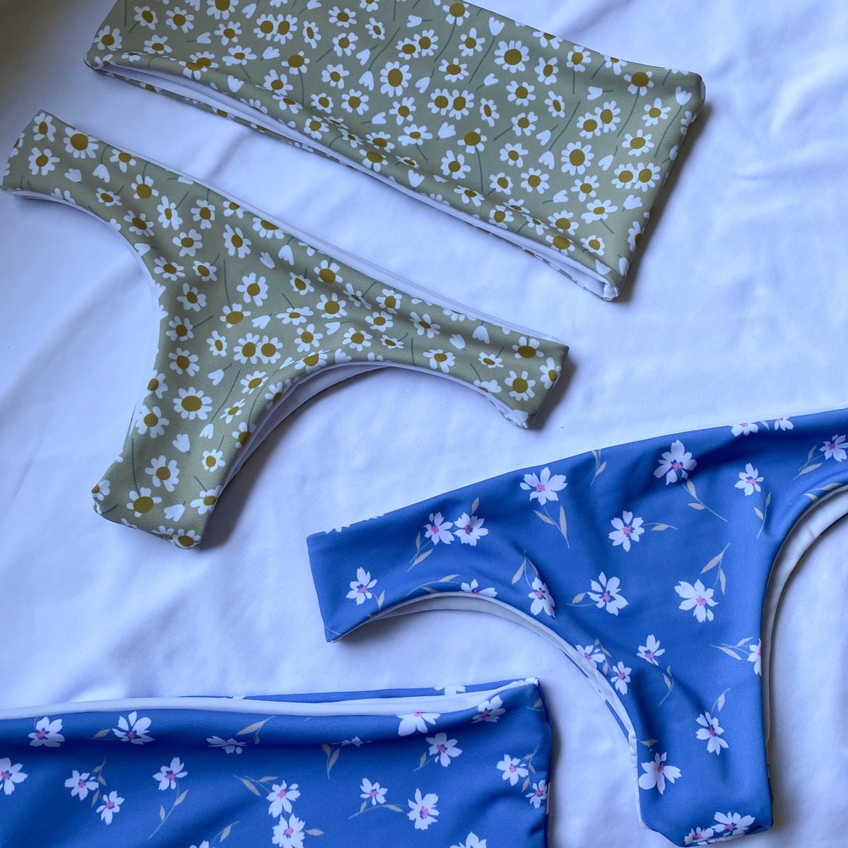 Image of LULU SAMPLE : FALLING FLOWERS  