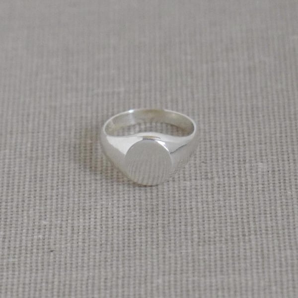 Image of Circle face silver signet ring
