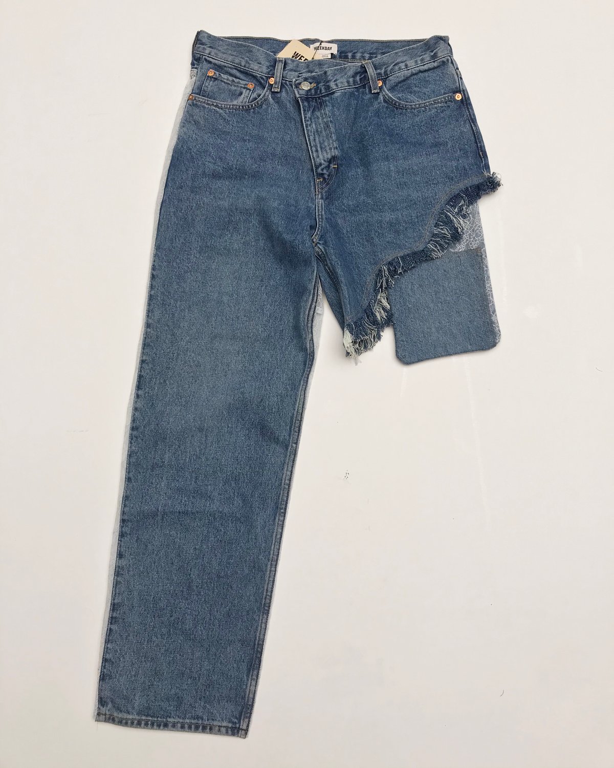 ONE-LEG JEANS (WHITE LACE)
