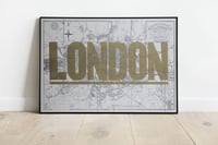 Image 3 of London / gold or silver