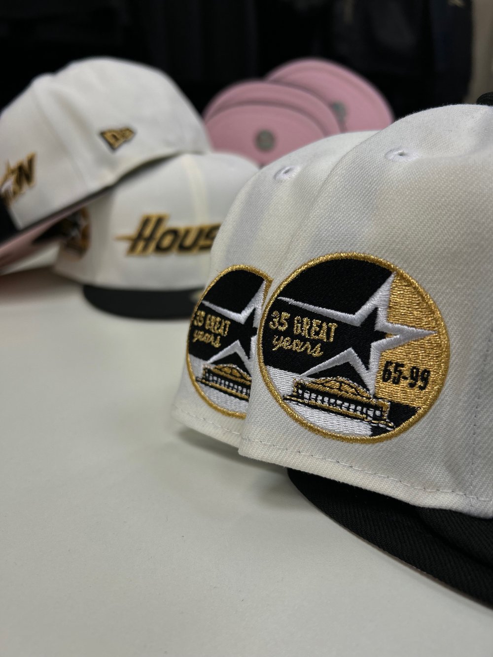 New Era 5950 23’ Cap Summit Chrome Black Gold Pinky