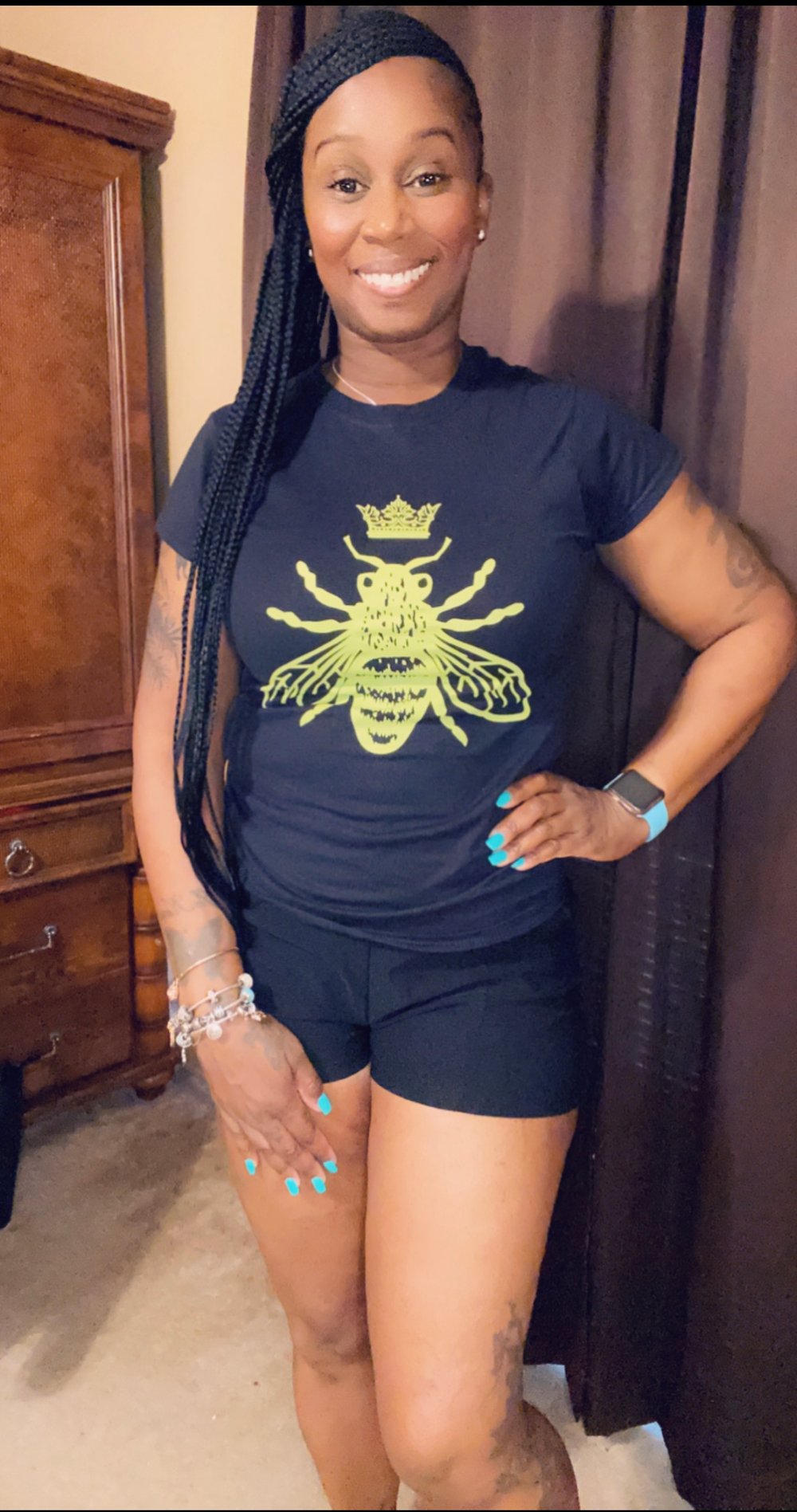 Women’s Slim Fit QUEEN BEE T-Shirt (BLACK)