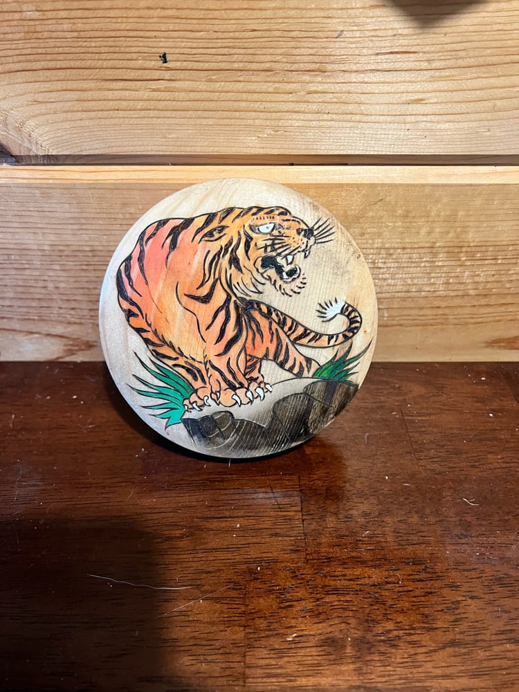 Image of EH Tiger Round Box