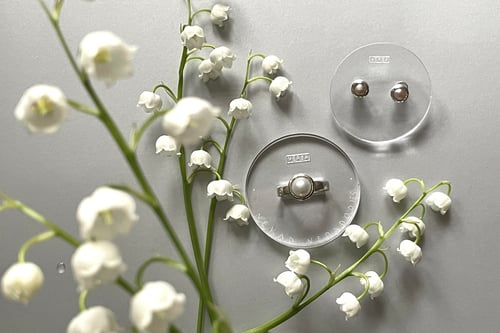 Image of Silver earrings with pearls