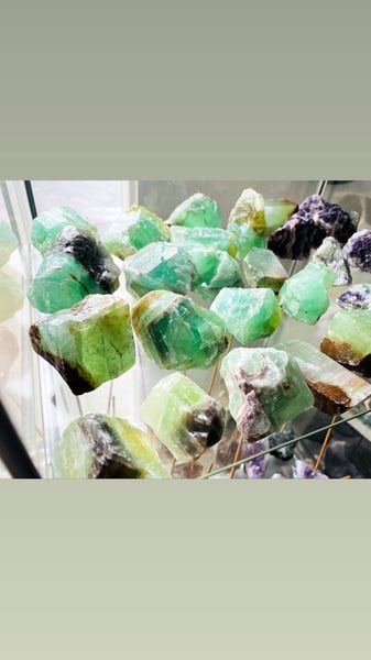 Image of Large free standing green calcite 