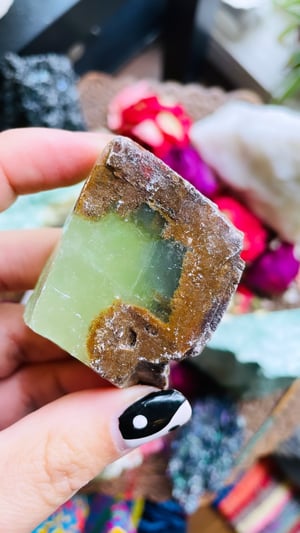 Image of Large free standing green calcite 