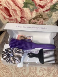 Image 3 of Detangler brush (ALL HAIR TYPES!!!!) 
