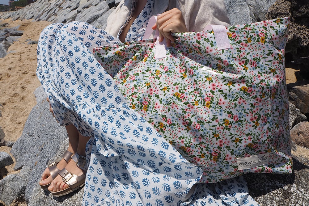 Image of BOLSAS DE PLAYA · Florecitas